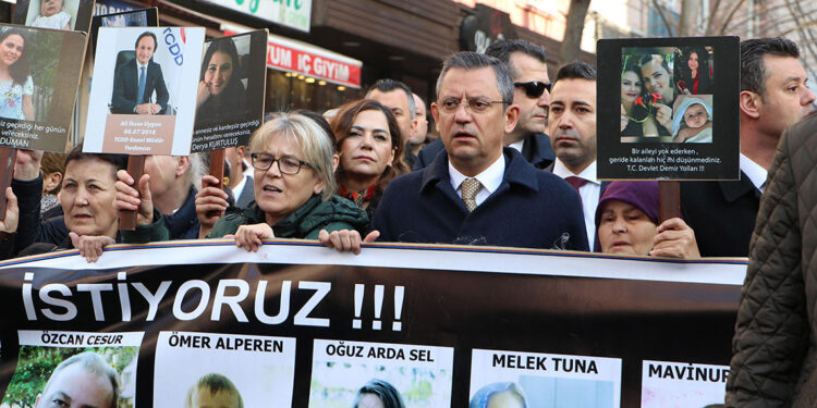 Özel, 25 kişinin öldüğü tren kazası duruşmasına katıldı