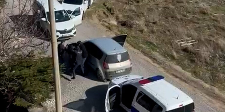 Polislerin 17 yaşındaki sürücüyü darbettiği iddiasına soruşturma