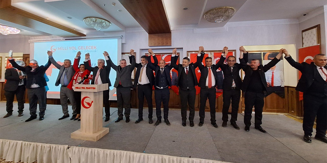 Milli Yol Partisi (MYP) Genel Başkanı Remzi Çayır, Ankara'da belediye başkan adayları tanıtım toplantısında konuştu. Çayır, “Güya devletin büyüklüğü, inşaatın büyüklüğünde, arabanın büyüklüğünde aranırmış. Devletin büyüklüğü adalettir, liyakattır, vicdandır, merhamettir” dedi.