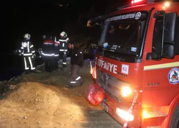 15 metreden şarampole uçan minibüsün sürücüsü yaşamını yitirdi