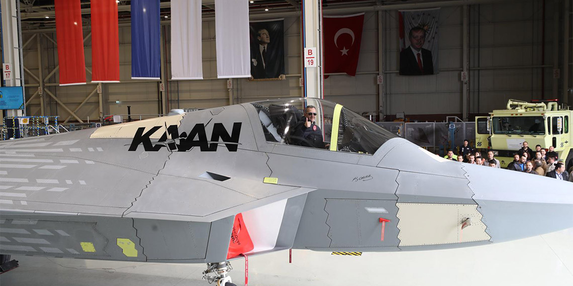 Haluk Görgün, KAAN'ın pilotları ve proje ekibiyle buluştu