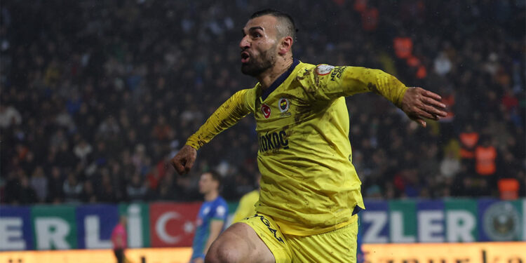 Serdar Dursun 2'nci Fenerbahçe dönemine golle başladı