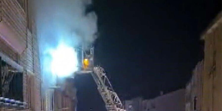 Silivri'de 5 katlı binada yangın