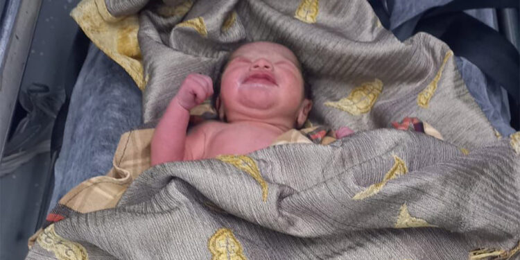 Silopi'de cami avlusuna terk edilmiş bebek bulundu