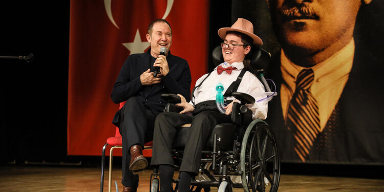 SMA'lı Efe Samet, sahnede en büyük hayalini gerçekleştirdi