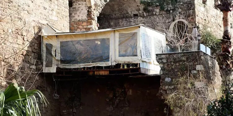 Sağanakta yıkılan kale suru değil, kaçak yapıymış