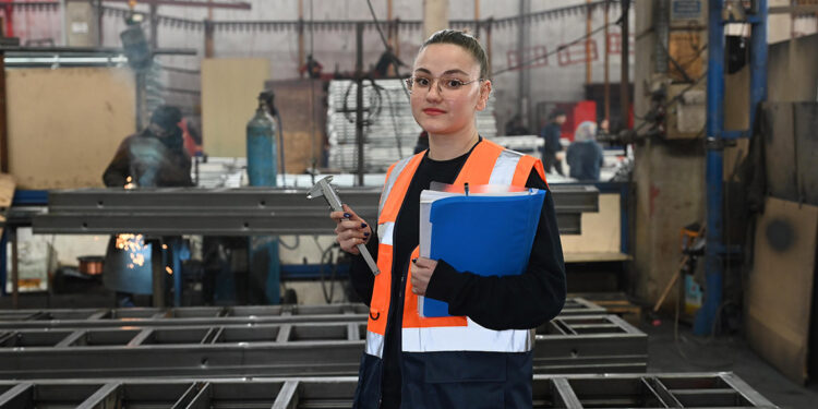 Sanayide ara eleman sorununa kadın çözümü