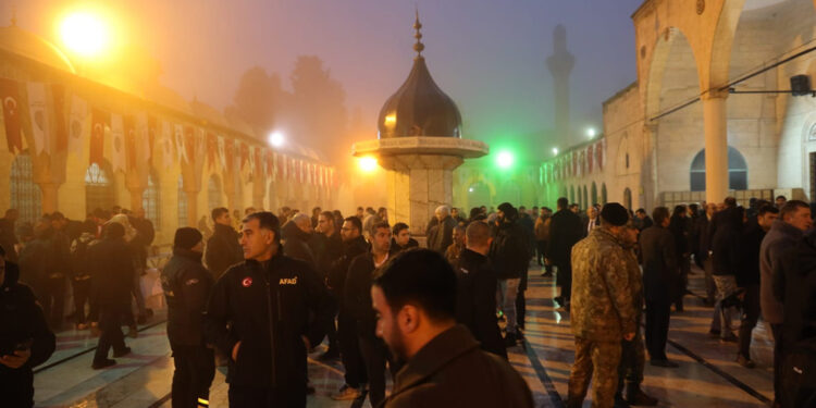 Şanlıurfa'da depremde hayatını kaybedenler anıldı