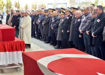 Şehit pilotlar, son yolculuklarına uğurlandı