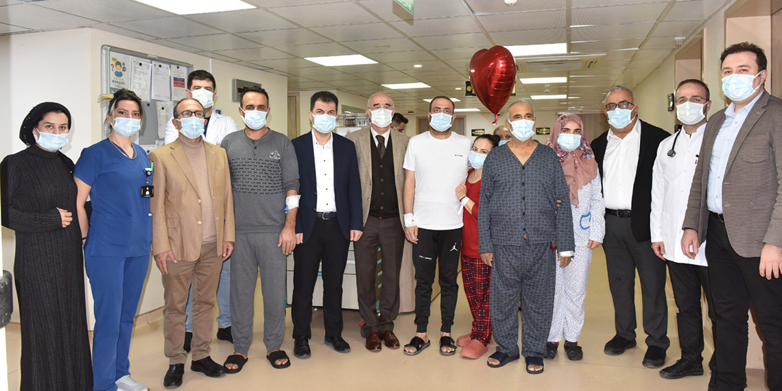 Sevgililer Günü'nde eşine böbreğini verdi