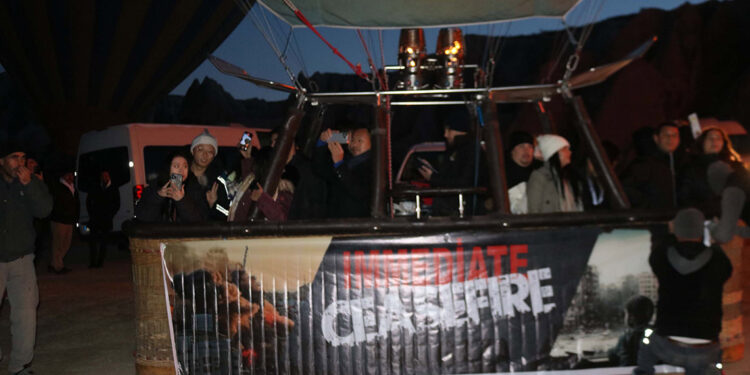 Sıcak hava balonlarından Gazze için ateşkes çağrısı