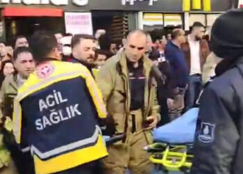 Sultanahmet'te tramvay yayaya çarptı