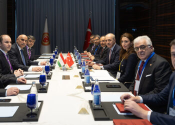Numan Kurtulmuş Tacikistan Temsilciler Meclisi Başkanı ile görüştü