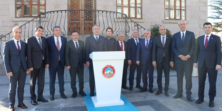 Milli Savunma Komisyonu üyeleri şehit aileleri ile bir araya geldi