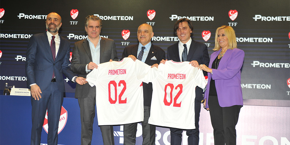 Türkiye Futbol Federasyonu Başkanı Mehmet Büyükekşi, Haziran ayında Almanya'nın ev sahipliğinde düzenlenecek Avrupa Futbol Şampiyonası ile ilgili, "Önce 2024 Avrupa Şampiyonası final turlarını görmeyi, sonrada 2032 yılında İtalya ile ev sahipliği yapmayı ve 2032 Avrupa Futbol Şampiyonası'nda şampiyon olmayı planlıyoruz" dedi.