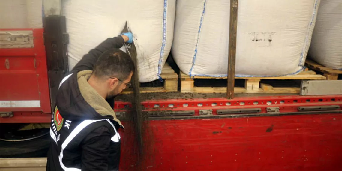 463 kilo uyuşturucu ve 13 ton kaçak çay ele geçirildi
