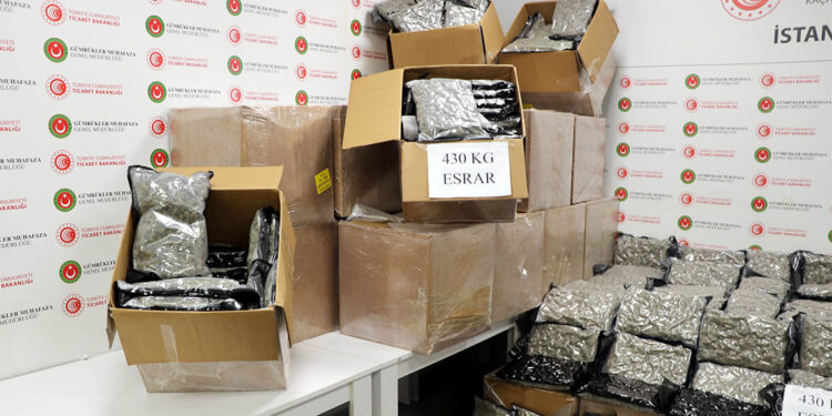 463 kilo uyuşturucu ve 13 ton kaçak çay ele geçirildi