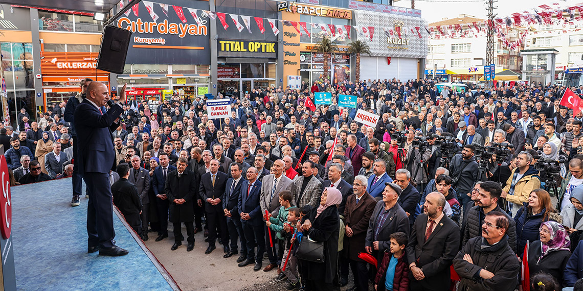 AK Parti Ankara Büyükşehir Belediye başkan adayı Turgut Altınok, sosyal medyada yerel seçimlere yönelik sahte anketler yayımlandığını ileri sürerek, "Gerçek anketlerde Ankara, 'Altınok' diyor. Sokak anketleri 'Altınok' diyor. Bu sahte anketlere, sosyal medya anketlerine inanmayın" dedi.