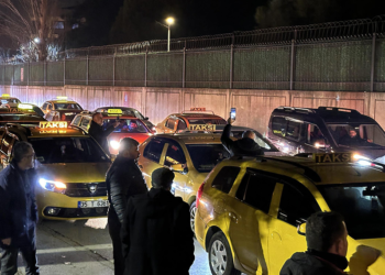 Taksiciler, Oğuz Erge’nin cenazesi için konvoy oluşturdu