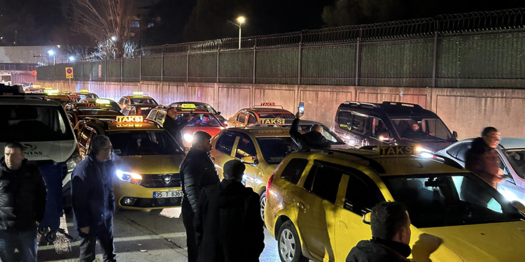 Taksiciler, Oğuz Erge’nin cenazesi için konvoy oluşturdu