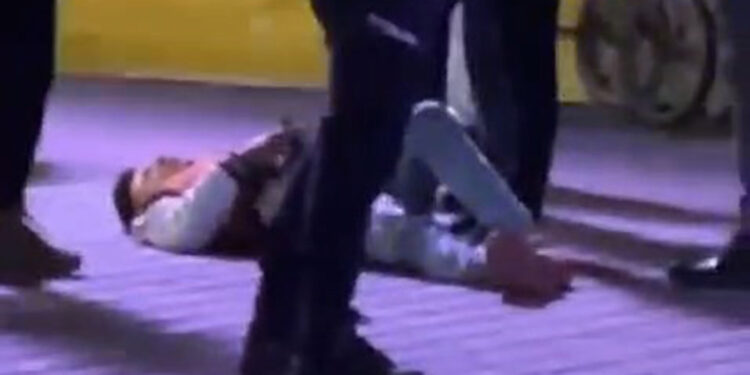 Taksim'de husumetlisine benzettiği kişiyi vurdu