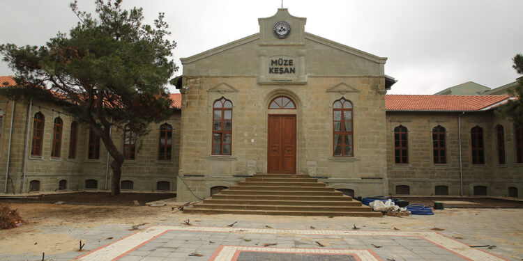 Tarihi taş bina, Edirne'nin tek kent müzesi oldu