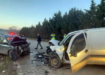 Tekirdağ'da iki hafif ticari araç çarpıştı; 4 yaralı