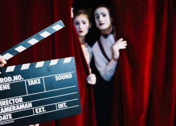 Tiyatro, muhalif tarafım