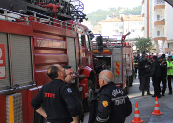 Tokat'ta otelde yangın; camdan atlayan kişi yaralandı