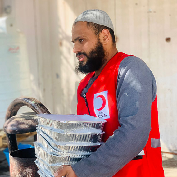 Türk Kızılay Refah bölgesine aşevi kurdu