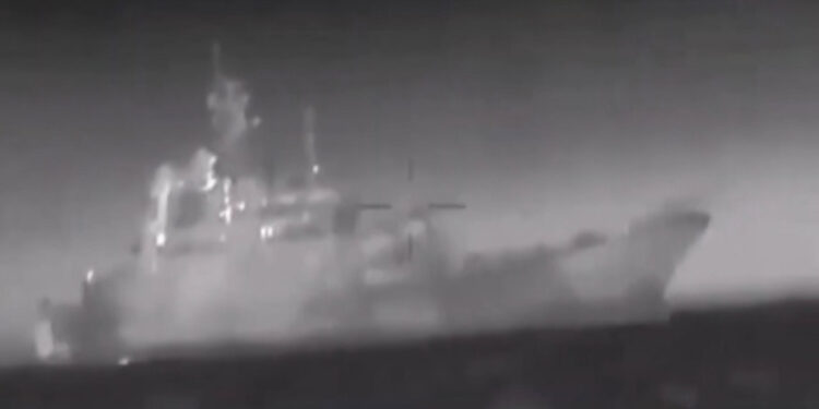 Ukrayna, Kırım açıklarında Rus çıkarma gemisini batırdı