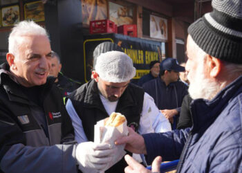 Ümraniye’de 2 bin kişiye balık ekmek dağıtıldı