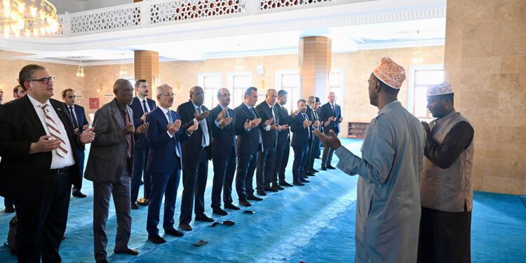 Uraloğlu, Cibuti’de Sultan II. Abdülhamit Camii’ni ziyaret etti