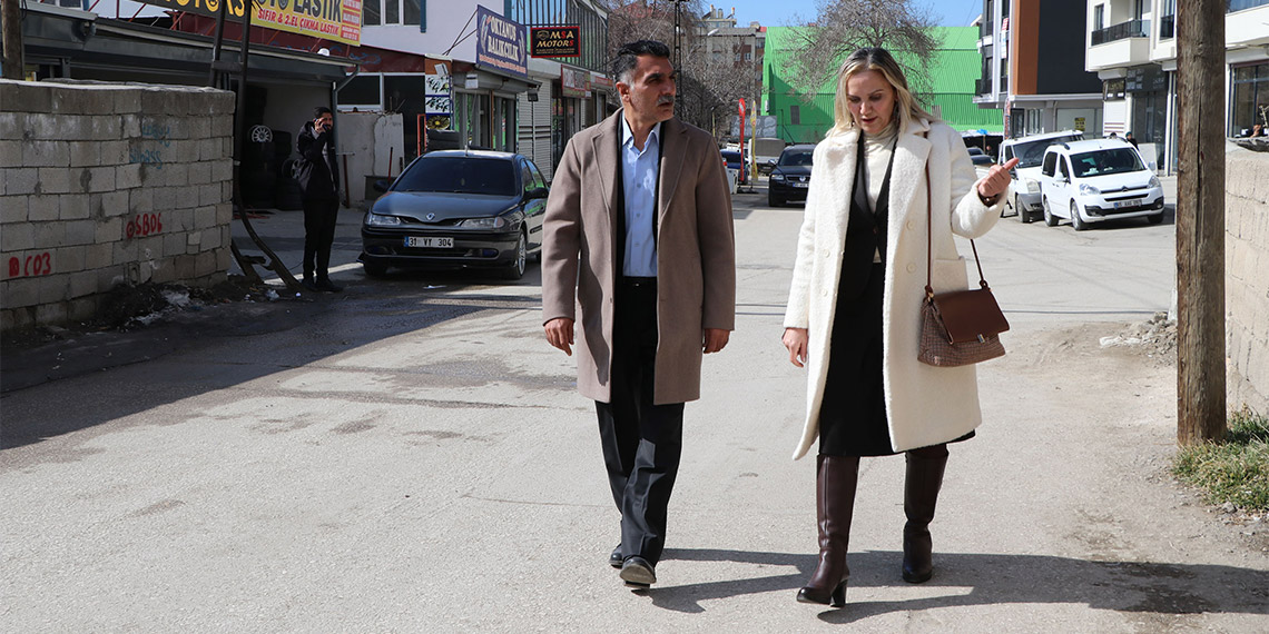 1 milyon 127 bin nüfuslu Van'da 31 Mart seçimleri öncesi 692 mahalle muhtarlığı için 4 bin kişi aday oldu.