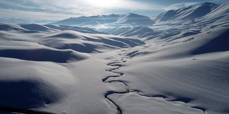 Van'da mendereslerin kış güzelliği