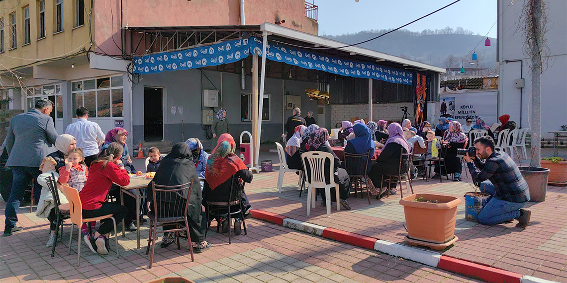 Erkekler evlere kadınlar kahvehaneye geleneği sürdürülüyor