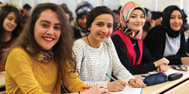 YÖK'ün burs miktarları artırıldı