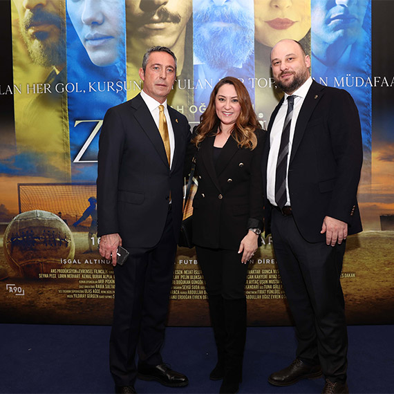 Türk halkının bağımsızlık için direnişini konu alan Zaferin Rengi filminin galası Atatürk Kültür Merkezi'nde yapıldı.