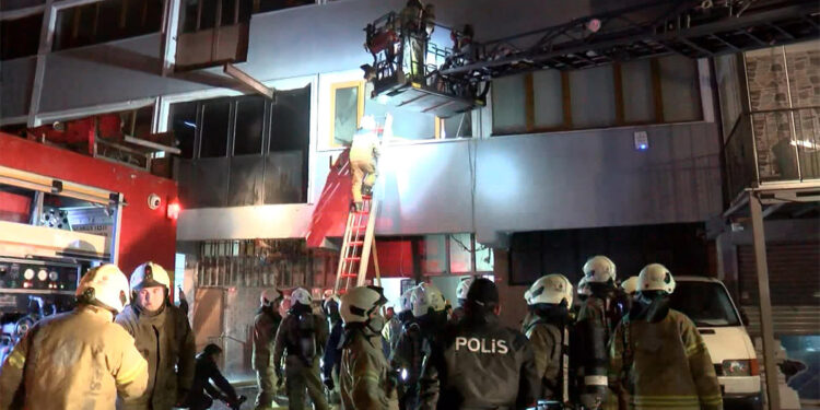 Zeytinburnu'nda kemer atölyesinde yangın