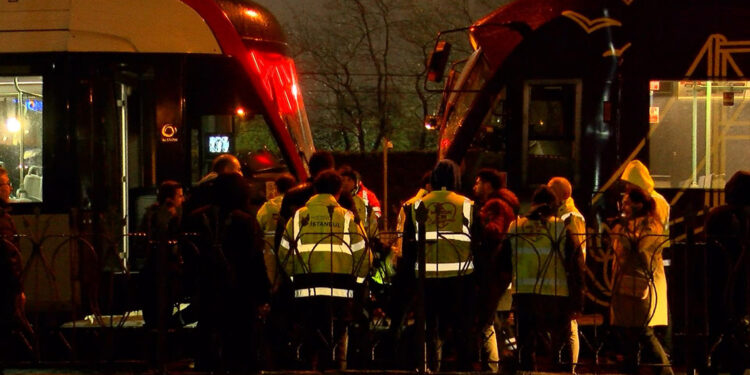 Zeytinburnu'nda iki tramvay çarpıştı: 3 yaralı