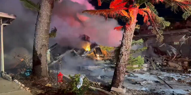 ABD'de küçük bir uçak karavan parkına düştü