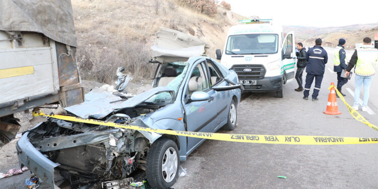 Ankara'da cenaze dönüşü kaza; 2 ölü, 4 yaralı