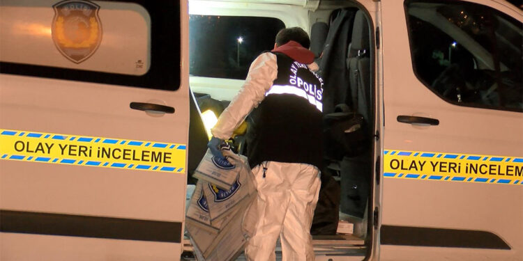 Katliam; Anne ve babasını pompalı tüfekle öldürdü, kardeşinin boğazını kesti