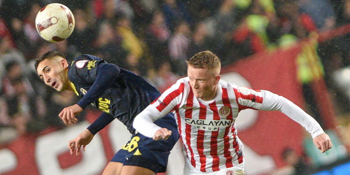 Antalyaspor Teknik Direktörü Sergen Yalçın, "Böyle güçlü bir takıma karşı oynanabilecek en iyi oyunlardan birisini oynadık" dedi.