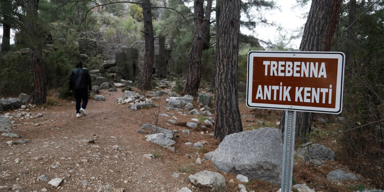 Trebenna Antik Kenti talan edildi