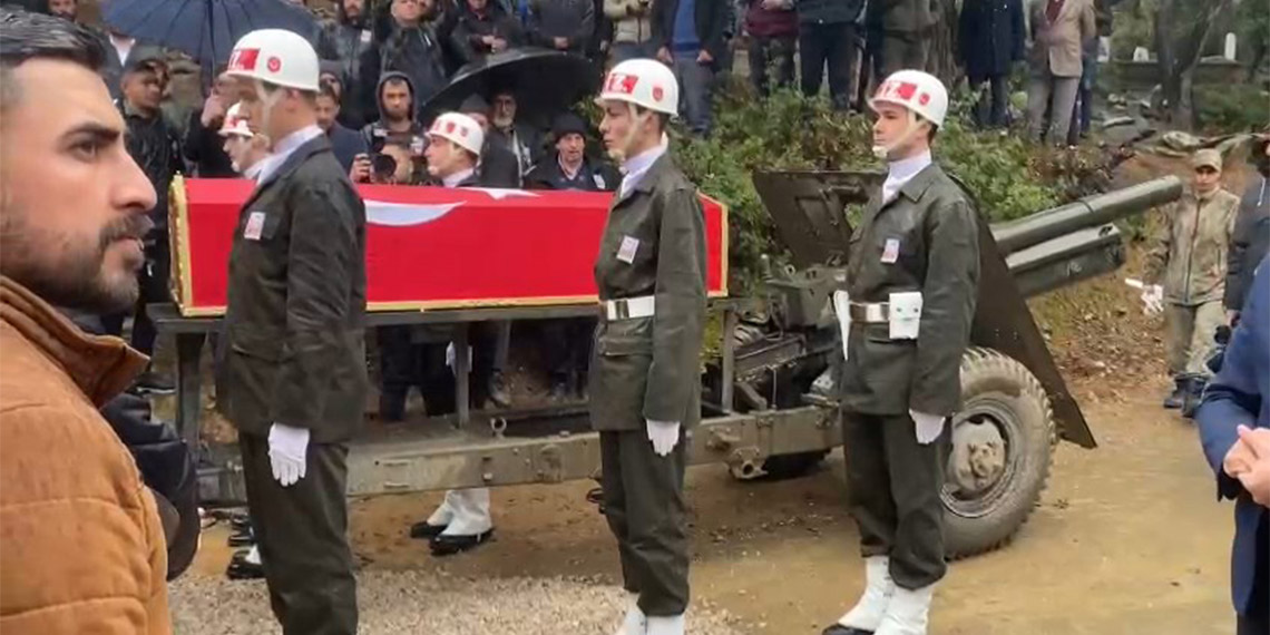 Hakkari- Şırnak Otoyolu'ndaki araç kazasında şehit olan Adem Kel (23), memleketi Hatay'ın Hassa ilçesinde son yolculuğuna uğurlandı.