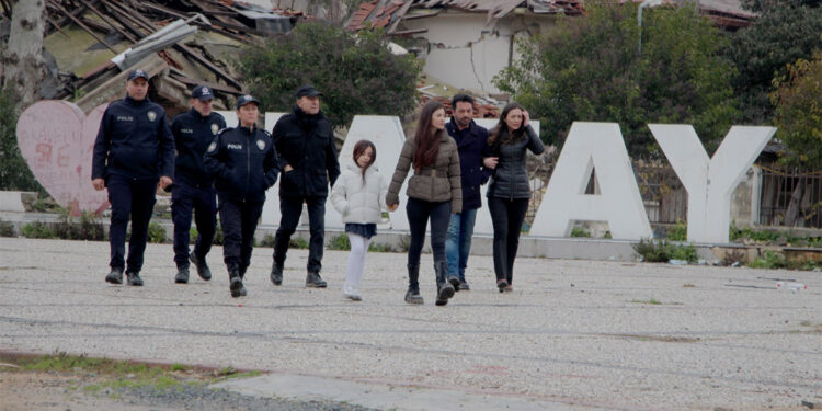 Arka Sokaklar oyuncuları deprem bölgesinde
