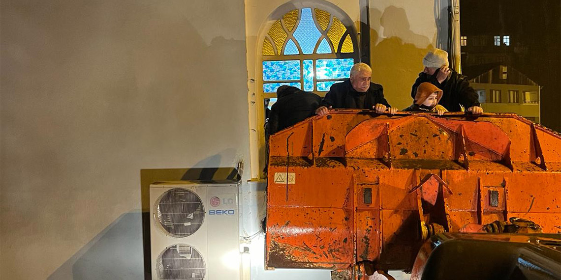 Artvin'de sağanak sele neden oldu, 3 bina tahliye edildi