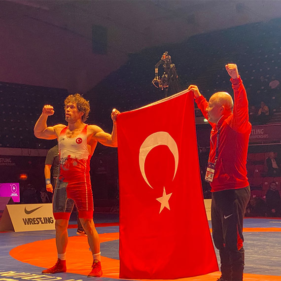 Avrupa Güreş Şampiyonası'nda Selçuk Can altın madalya kazandı