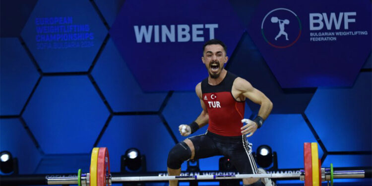 Avrupa Halter Şampiyonası'nda Muammer Şahin altın madalya kazandı